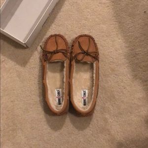 Minnetonka Slippers cinnamon- 10.5 Women